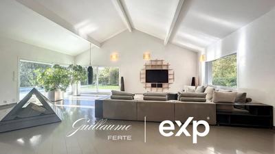 Villa - 297 m² - 6 pièces