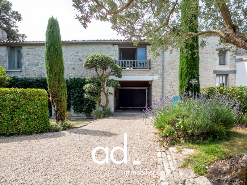 Maison traditionnelle - 320 m² - 12 pièces