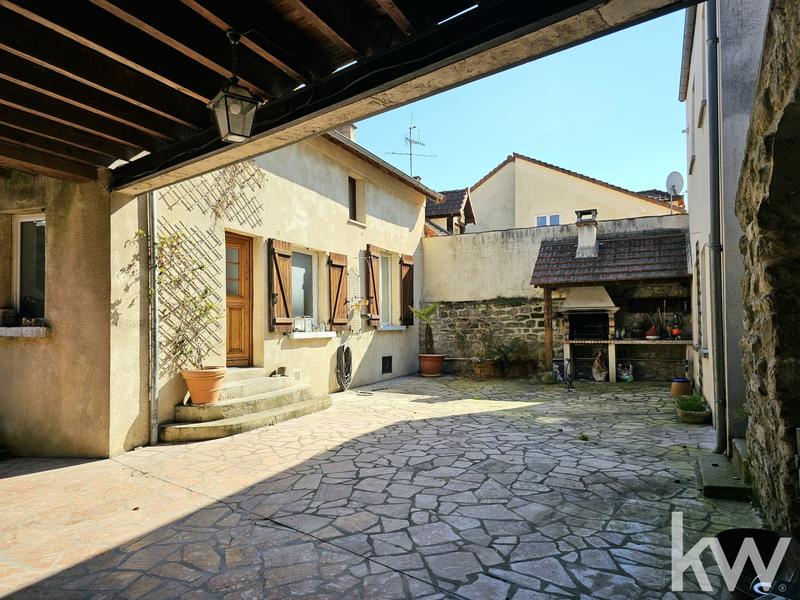 Maison - 278 m² - 11 pièces