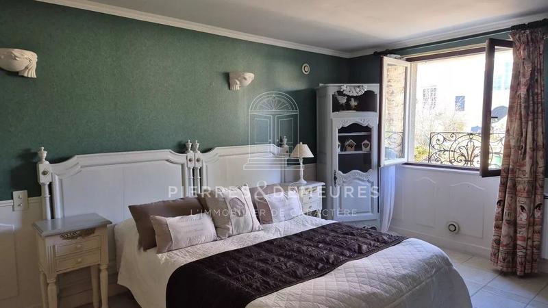 Maison - 438 m² - 16 pièces