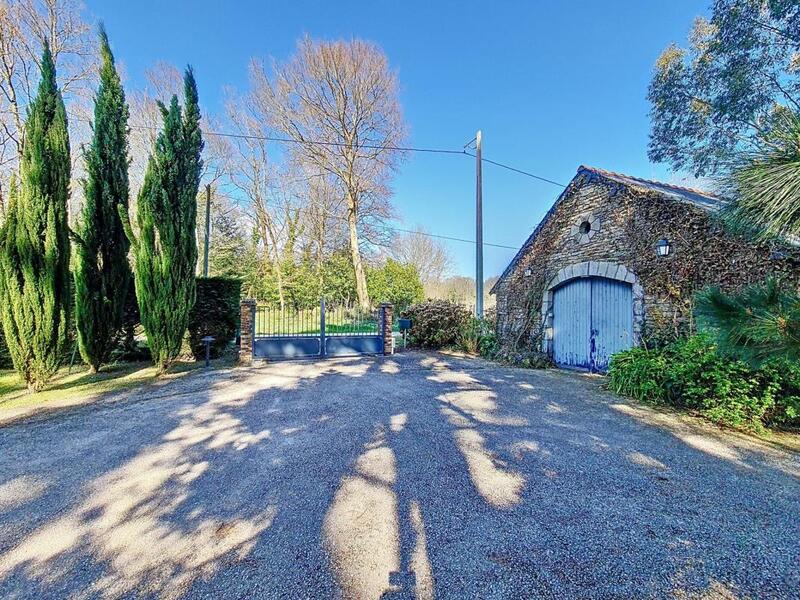 Propriété - 169 m² - 5 pièces