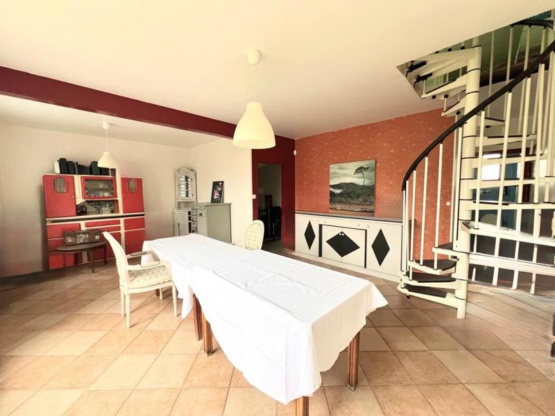 Maison - 140 m² - 8 pièces