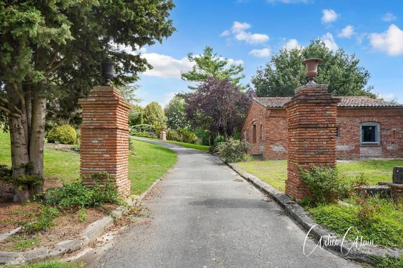 Propriété - 326 m² - 10 pièces