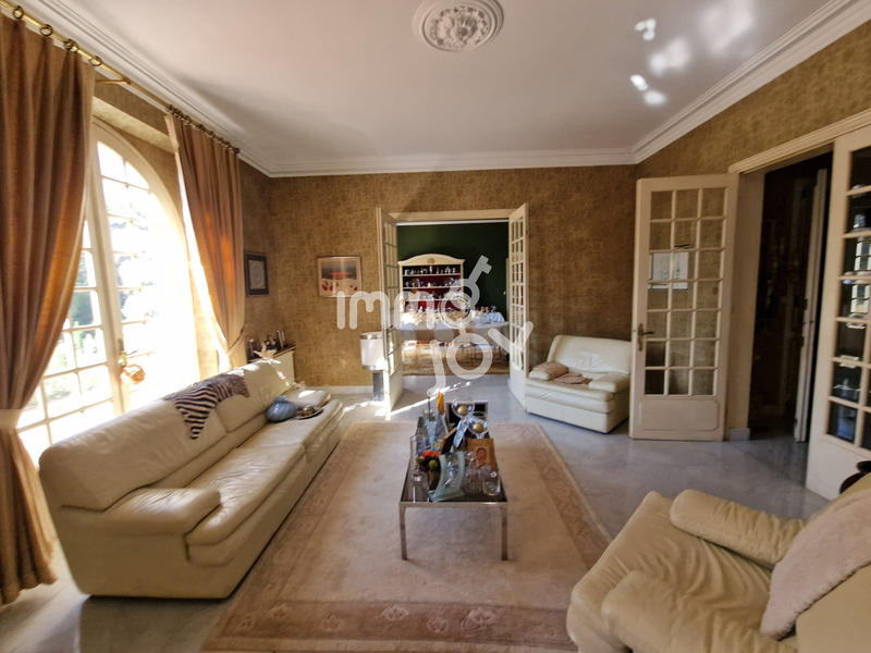 Villa - 411 m² - 12 pièces