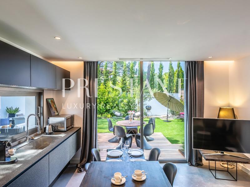 Maison - 265 m² - 9 pièces