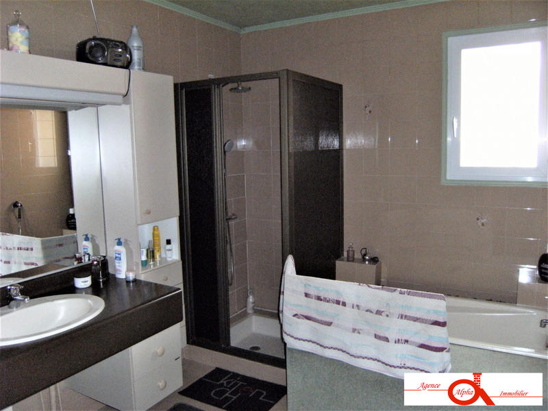 Maison traditionnelle - 169 m² - 6 pièces