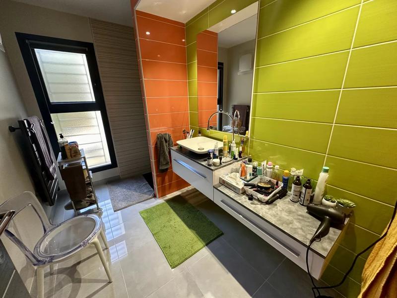 Propriété - 270 m² - 6 pièces