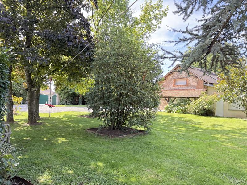 Maison ancienne - 251 m² - 7 pièces