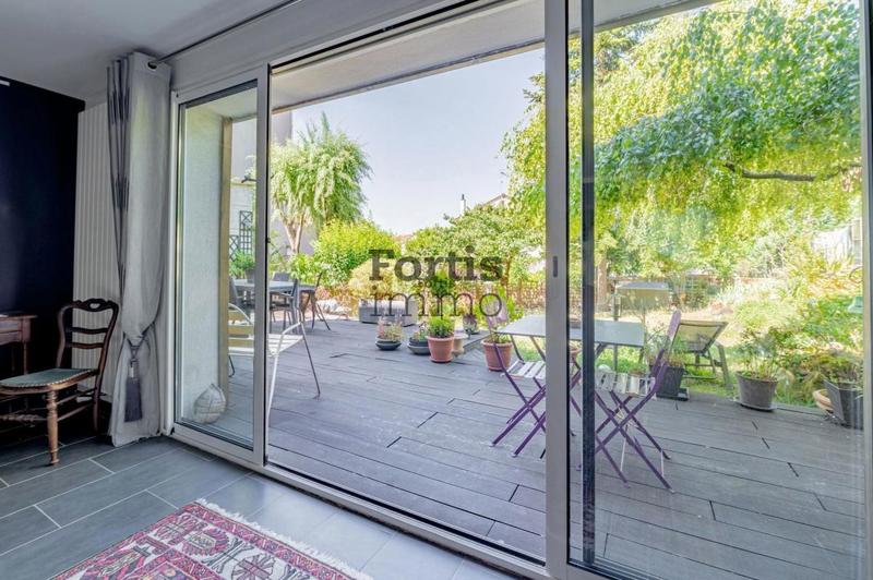 Maison - 230 m² - 6 pièces