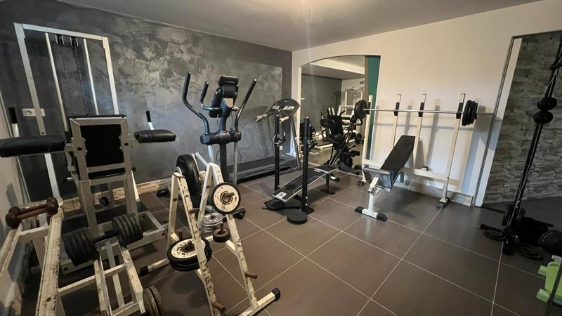 Maison - 210 m² - 7 pièces