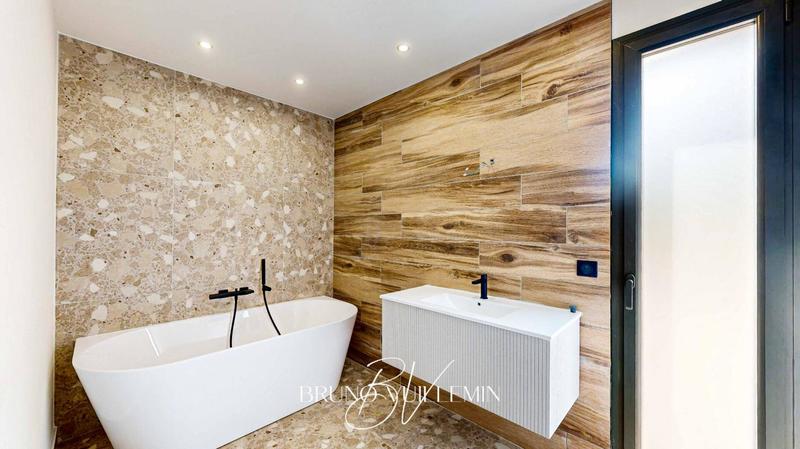 Villa - 384 m² - 7 pièces