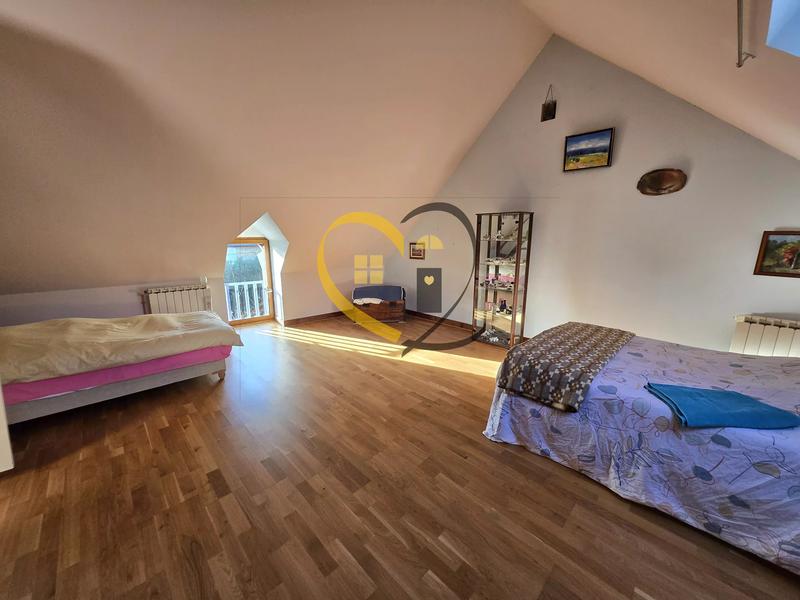 Maison - 180 m² - 5 pièces