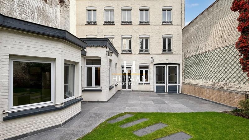 Maison - 230 m² - 11 pièces