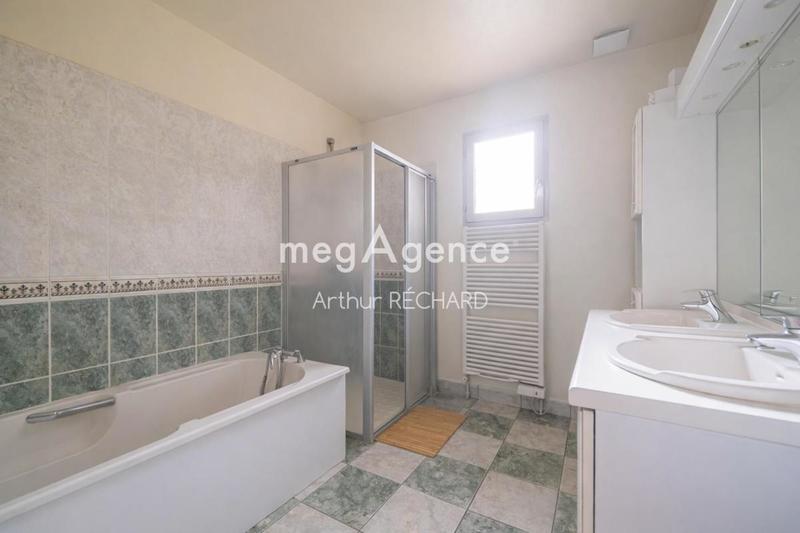 Maison - 210 m² - 9 pièces