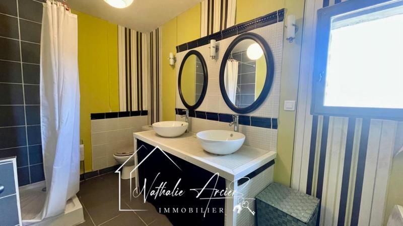 Maison - 254 m² - 8 pièces