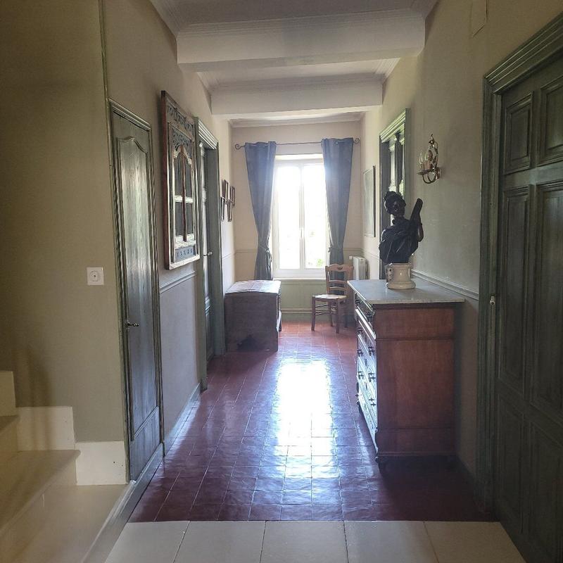 Maison - 480 m² - 12 pièces