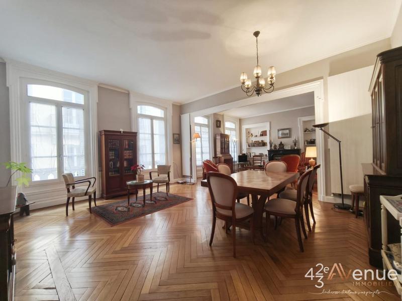 Appartement - 208 m² - 5 pièces