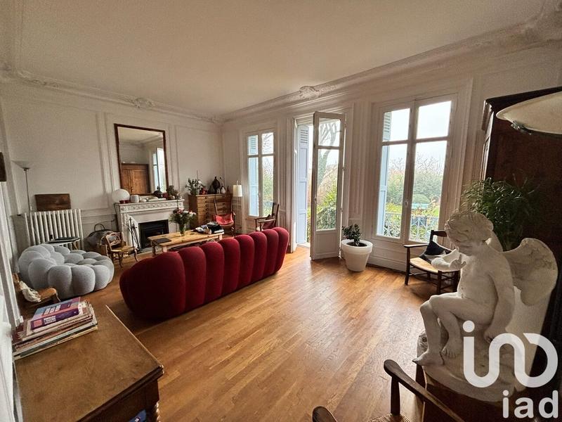 Maison - 238 m² - 9 pièces
