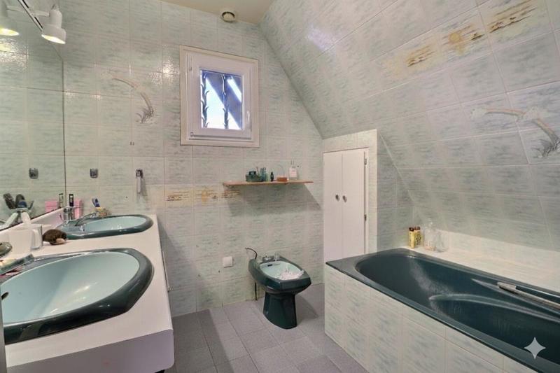 Maison - 141 m² - 8 pièces