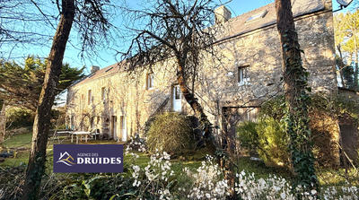 Maison - 236 m² - 8 pièces