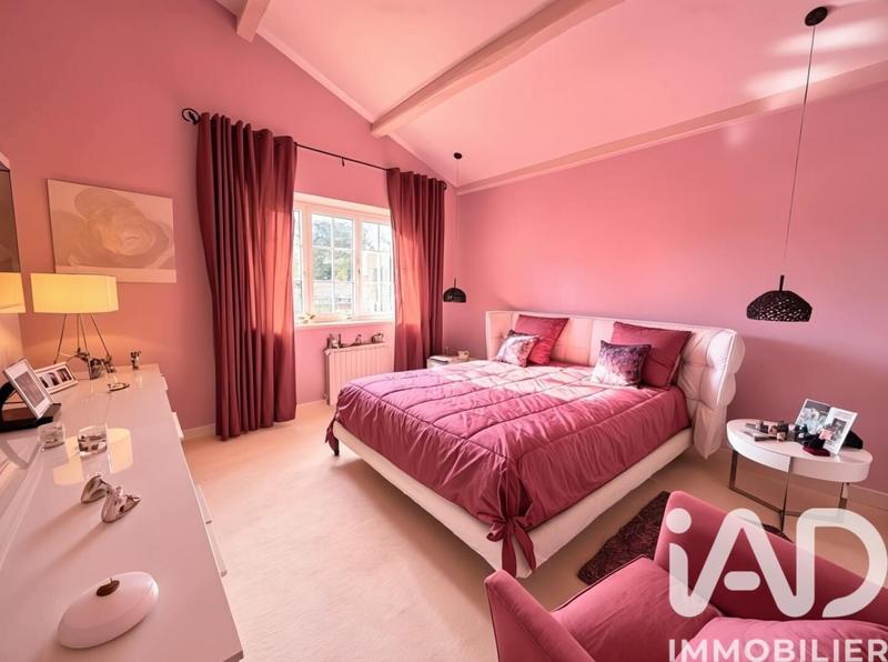 Maison - 217 m² - 8 pièces