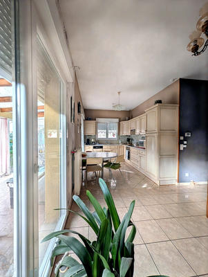 Maison - 90 m² - 5 pièces