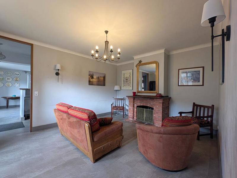 Maison - 238 m² - 8 pièces