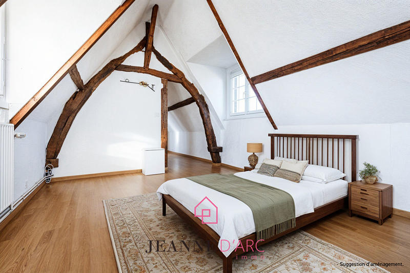 Maison - 210 m² - 8 pièces