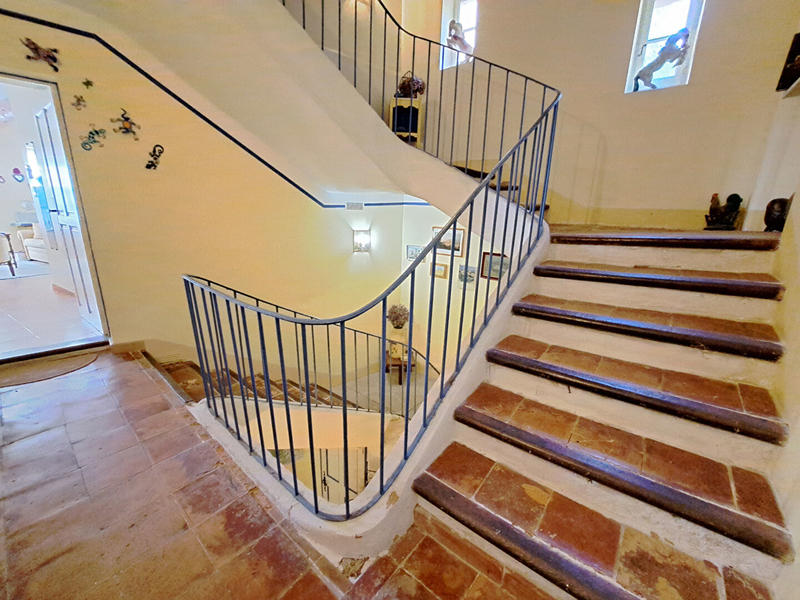 Maison - 241 m² - 9 pièces