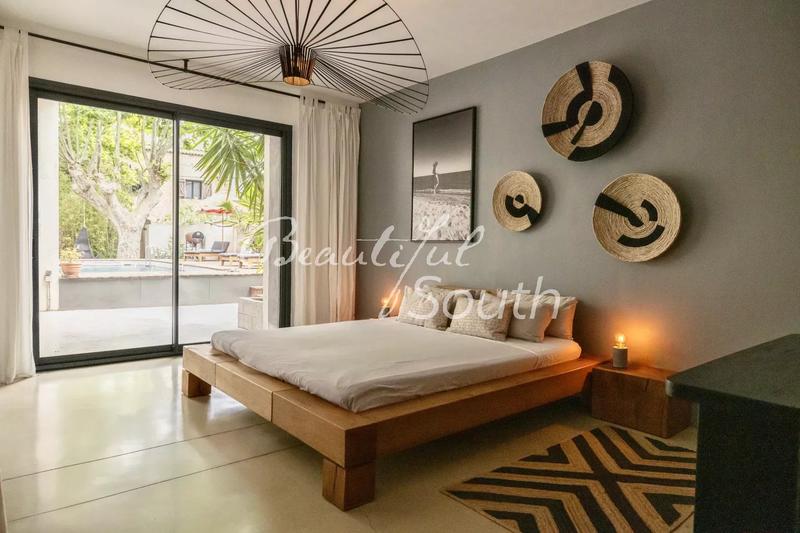 Mas - 403 m² - 8 pièces