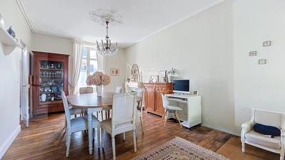 Maison - 235 m² - 10 pièces