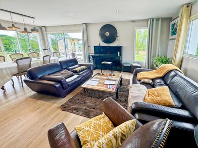 Maison - 200 m² - 8 pièces