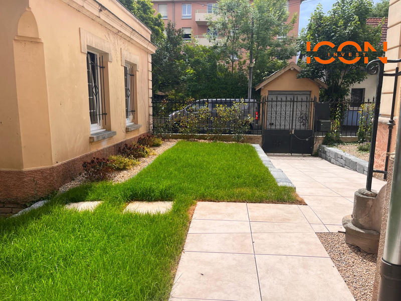 Maison - 217 m² - 8 pièces