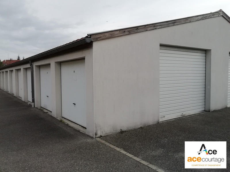 Parking / Garage - 900 m²