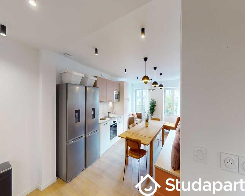 Chambre - 180 m² - 1 pièce