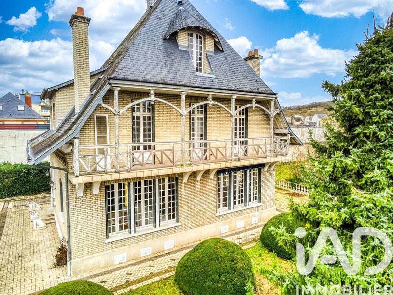 Maison - 245 m² - 8 pièces