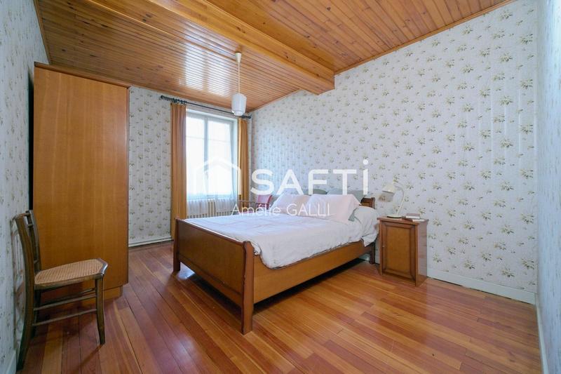 Maison - 242 m² - 9 pièces