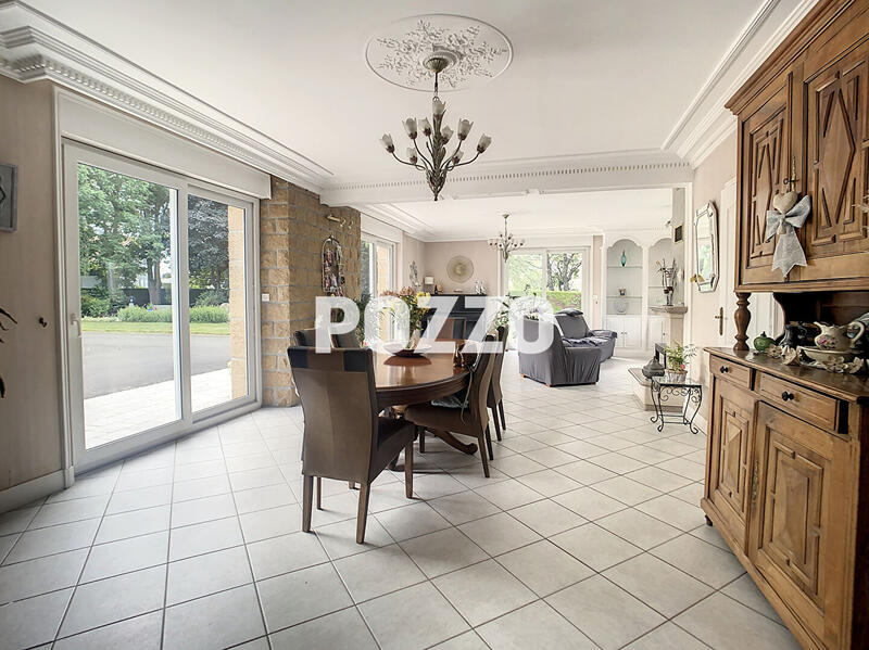 Maison - 244 m² - 8 pièces