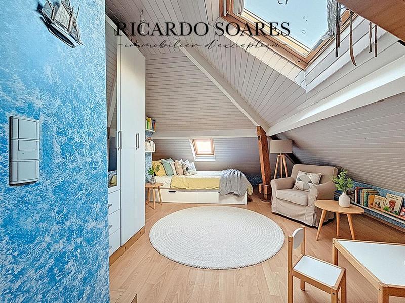 Maison - 220 m² - 8 pièces