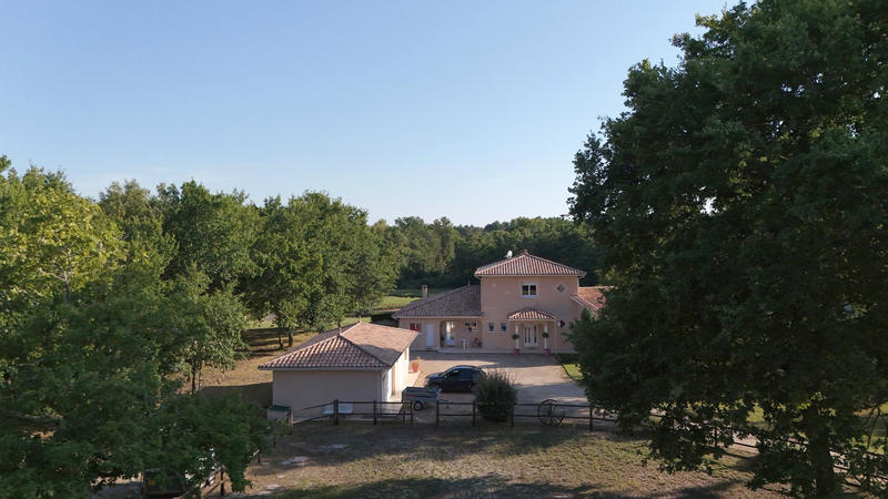 Maison - 336 m² - 10 pièces