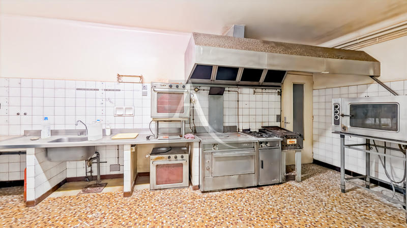 Maison - 380 m² - 15 pièces