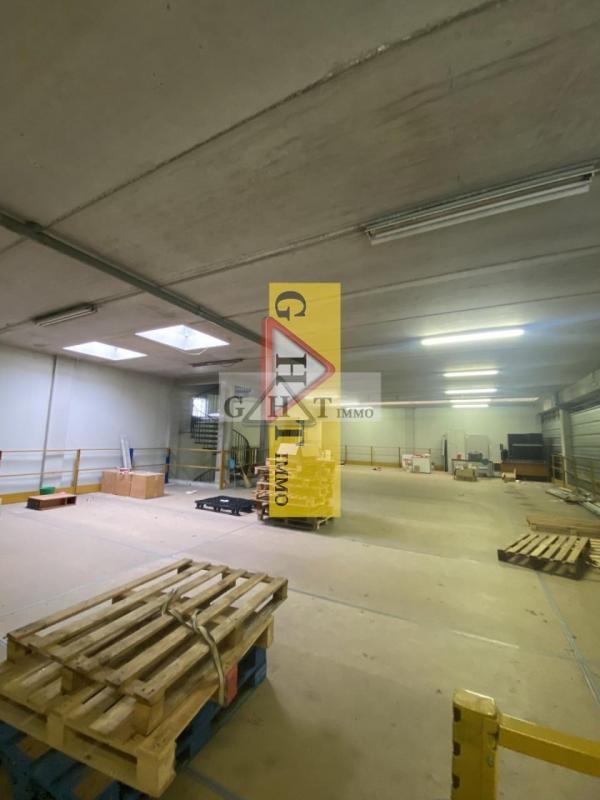 Entrepôt - 1 500 m²