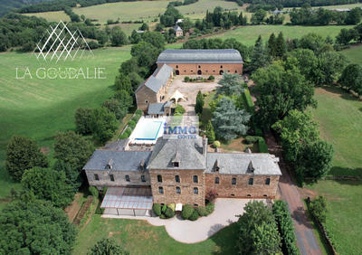 Maison - 1 100 m² - 60 pièces