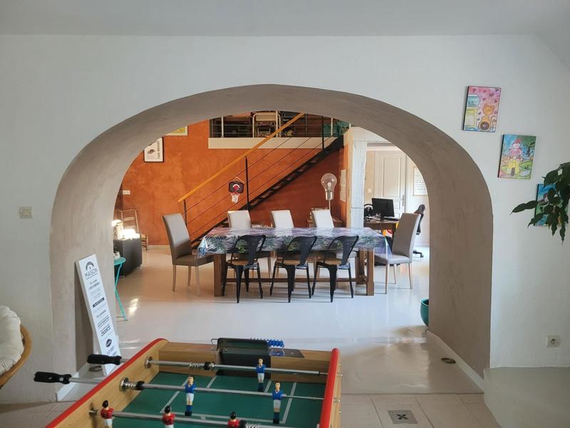 Maison - 300 m² - 9 pièces