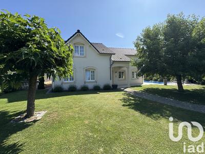 Maison - 210 m² - 7 pièces