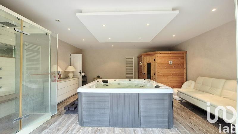 Maison - 225 m² - 6 pièces