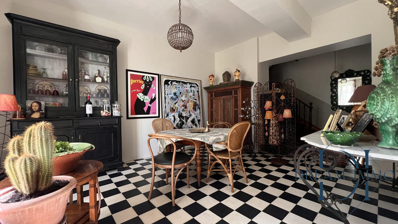 Villa - 374 m² - 8 pièces