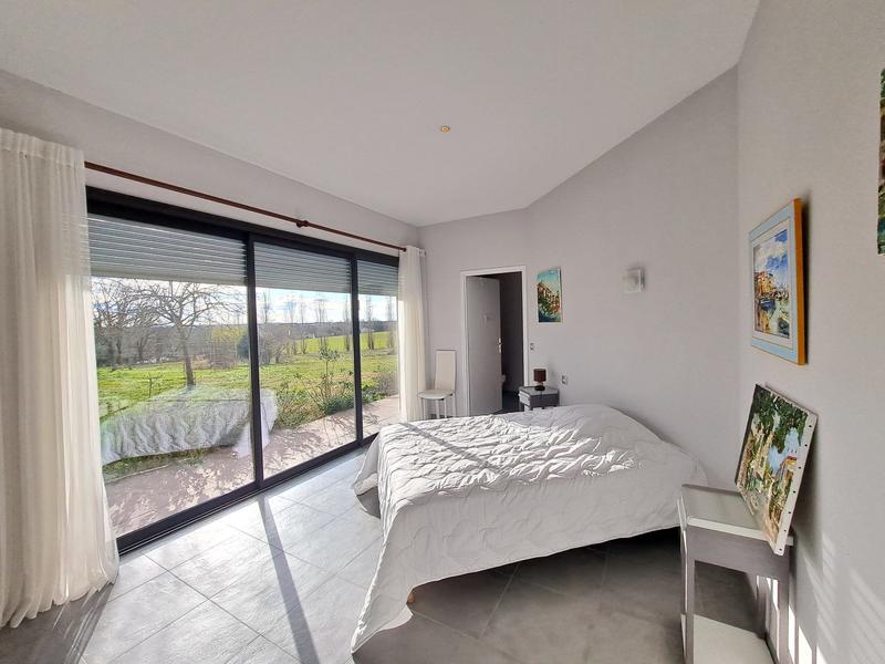 Maison - 305 m² - 6 pièces