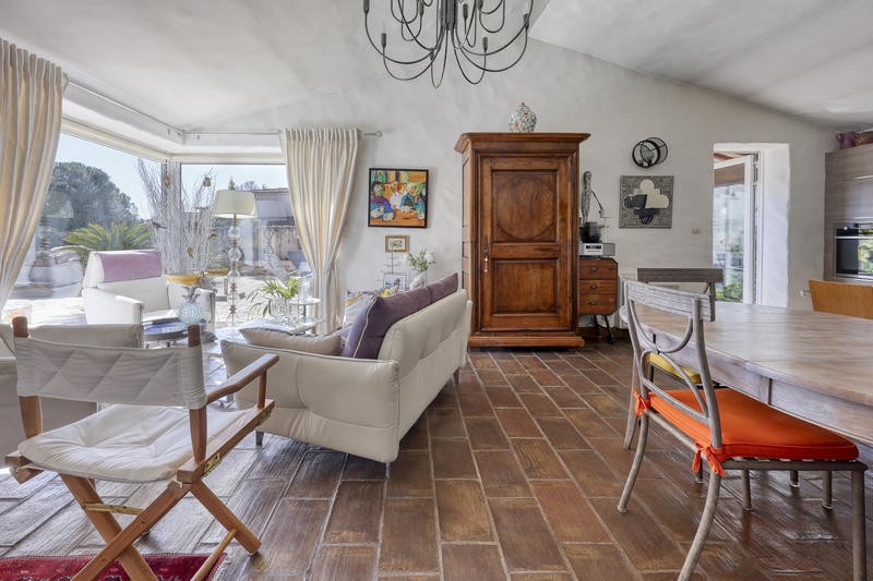 Propriété - 240 m² - 7 pièces