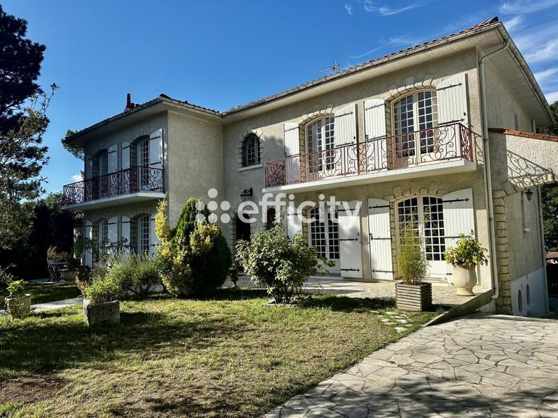 Villa - 330 m² - 7 pièces